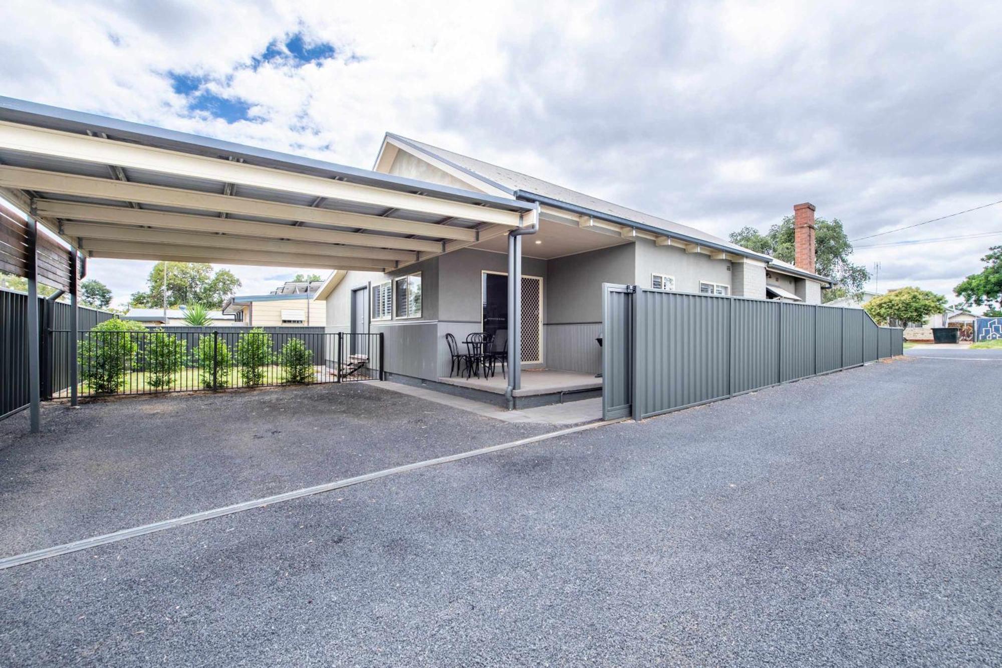South Dubbo Hideaway - Pet Friendly Villa Exteriör bild
